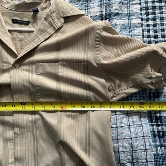 Van Heusen Men’s Small (14-14.5 neck) Short Sleeve Button up button down shirt - Picture 6 of 6